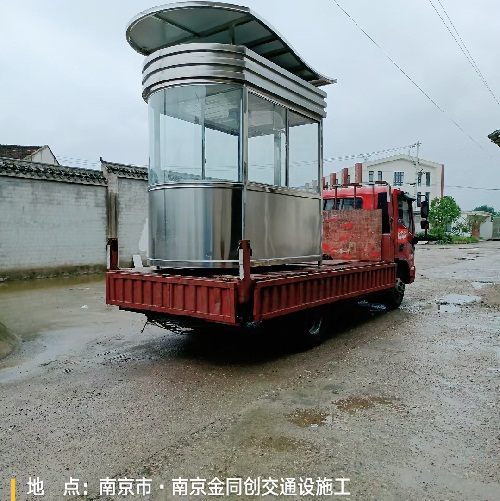 南京六合某小區(qū)的張總保安亭送貨上門